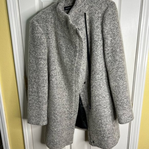 Andrew Marc Women's Gray Peacoat. Zip up, lined in black. Size XL. - Picture 2 of 11